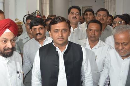 akhilesh yadav in vidhan parishad.