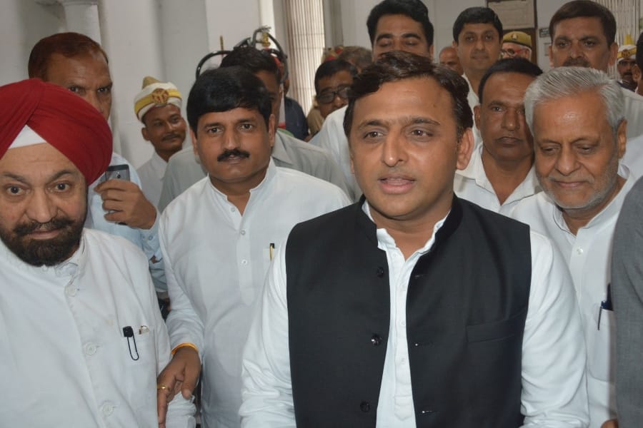 akhilesh yadav attacks on cm yogi during school building inauguration programme