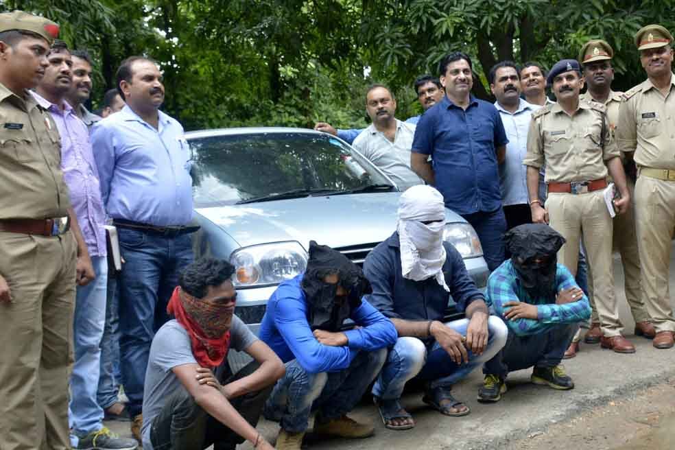 varanasi police arrest four criminal who fraud with ATM card