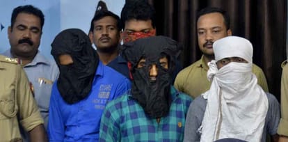 varanasi police arrest four criminal who fraud with ATM card