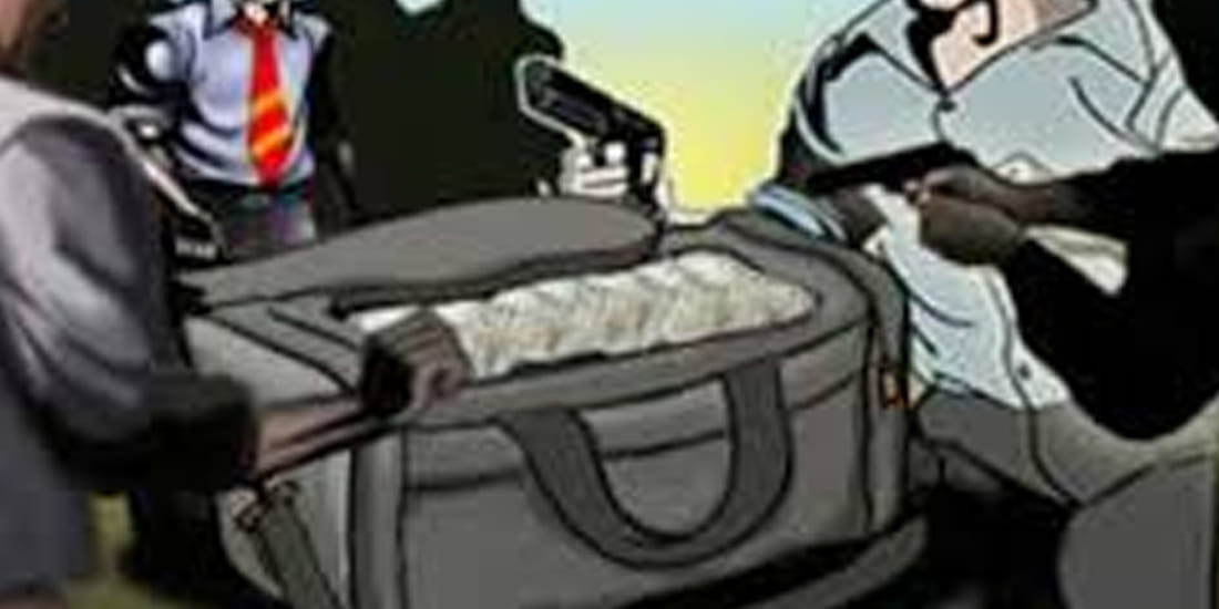 Loot in three houses at Hardoi