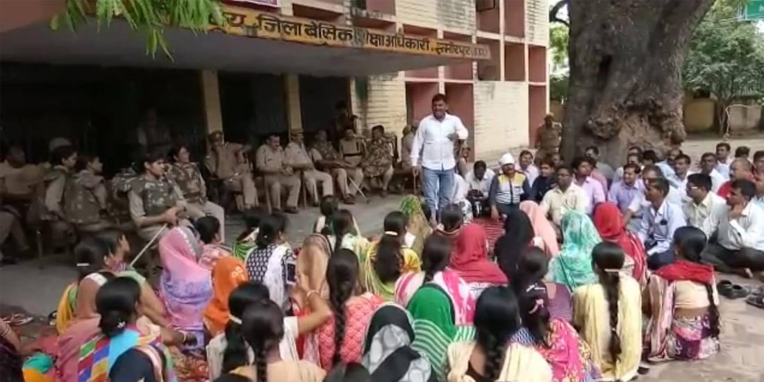shikshamitra protest against Center and State Government at hamirpur
