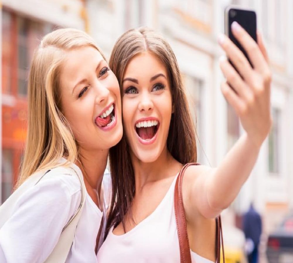 If you are selfie freak than be careful about this disease 