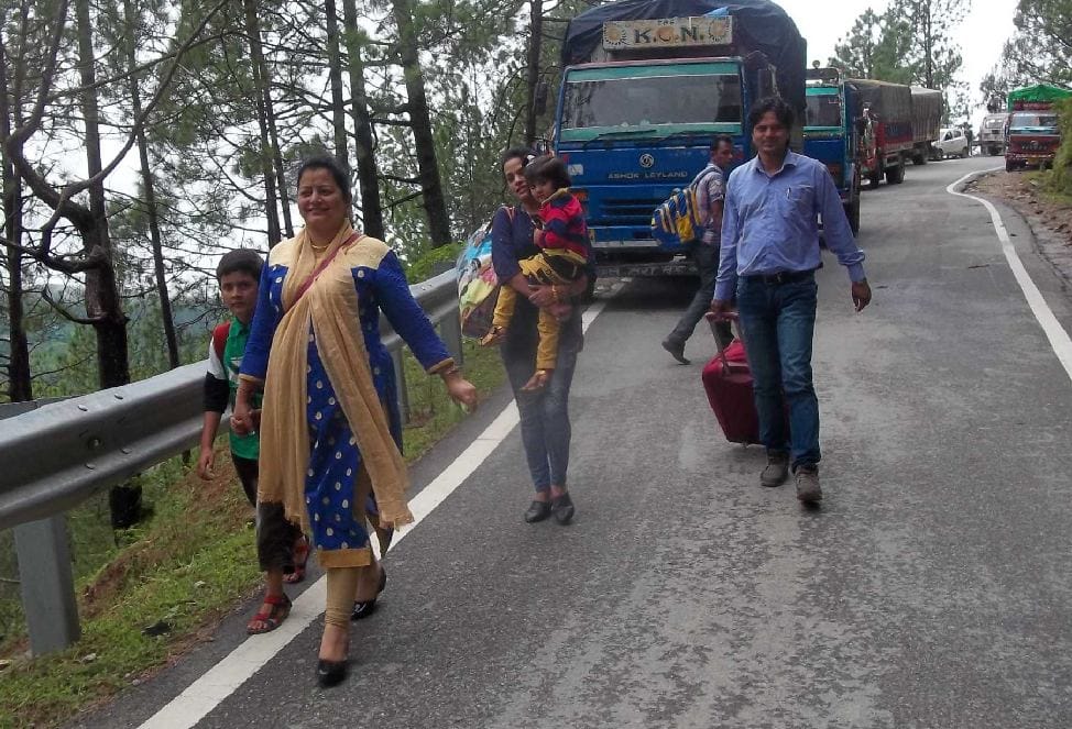 Badrinath and Hemkund Sahib yatra started again after 49 hours 