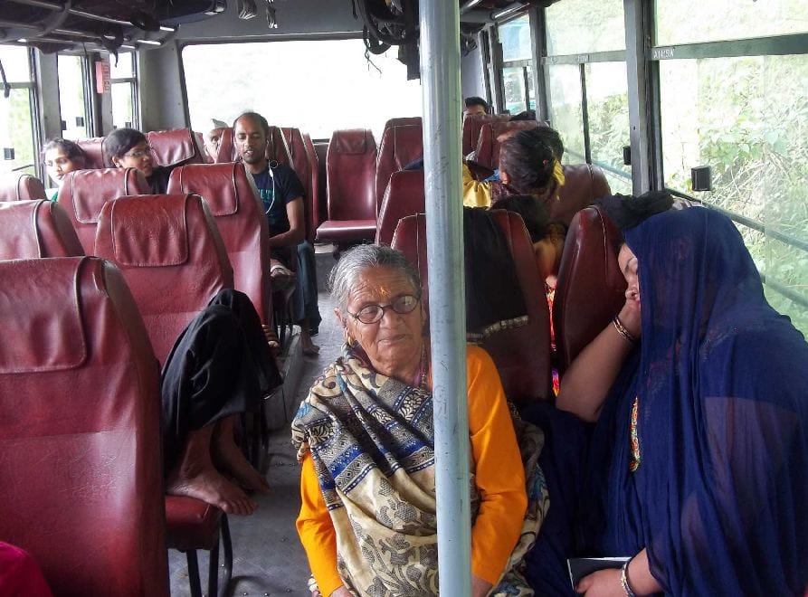 Travelers spend night with hunger stomach due to Highway blocked 