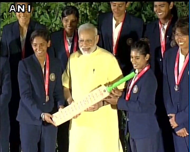 PM Narendra modi meets Indian Women's Cricket team in delhi 