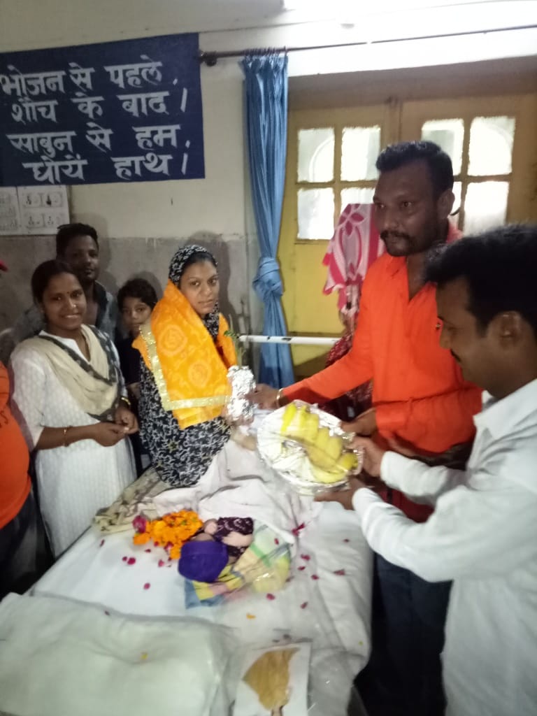 Giving birth to girl, receives honor