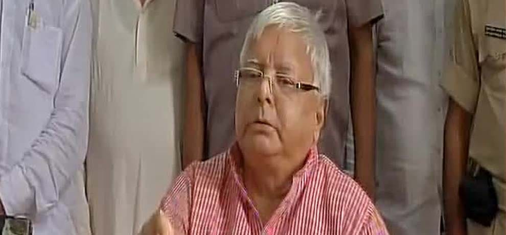 Muzaffarnagar train derailment Lalu yadav demands resignation from Railway Minister