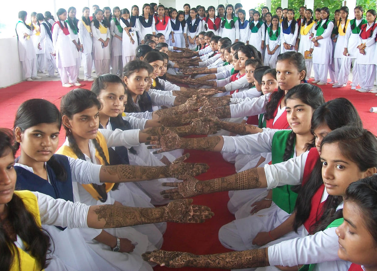 Arpana Yadav tops in Mehndi contest