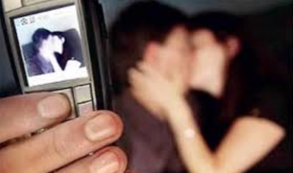 girl deny to marry then he issue sim of her mobile number and post her obscene photo on social media