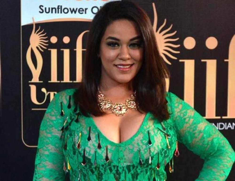 Tollywood actress Mumaith Khan reached SIT office for questioning on alleged links in drugs case