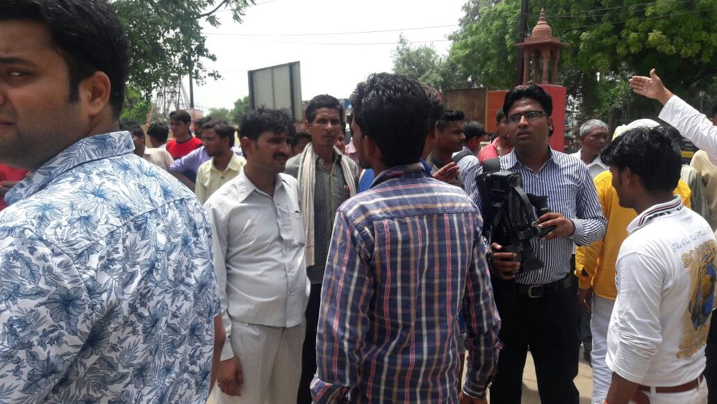 scheduled cast man murdered in agra 