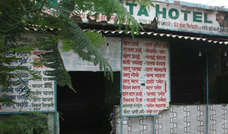 Hathras: Inspector beat up old dhaba owner, line hazir