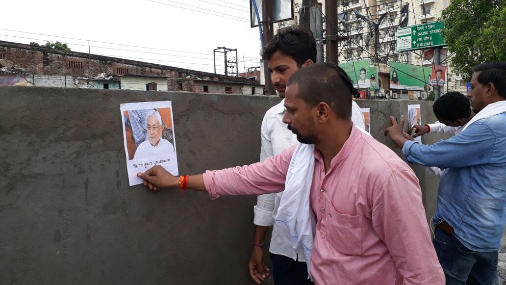 Nitish Kumar tum bewafa ho, Poster issued in Varanasi