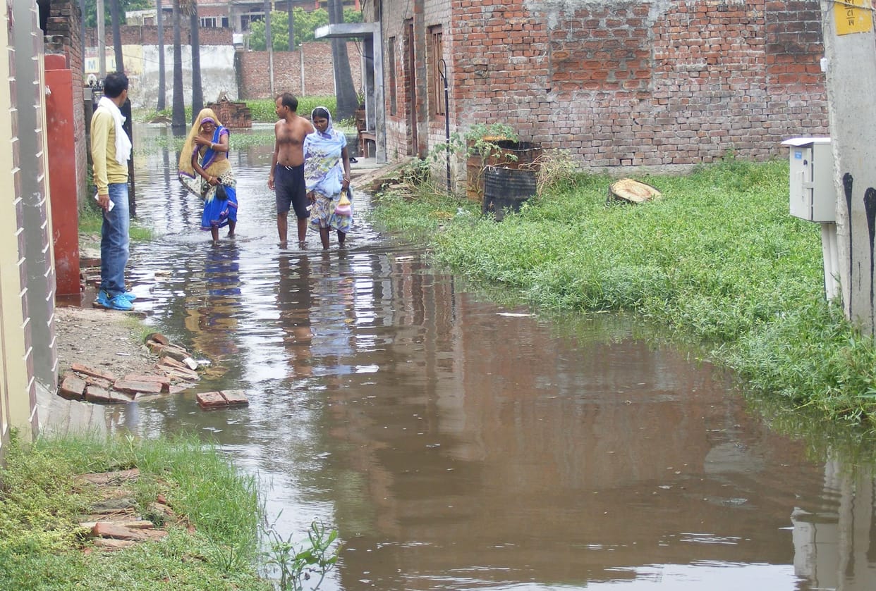 Dirty water enters houses, anger