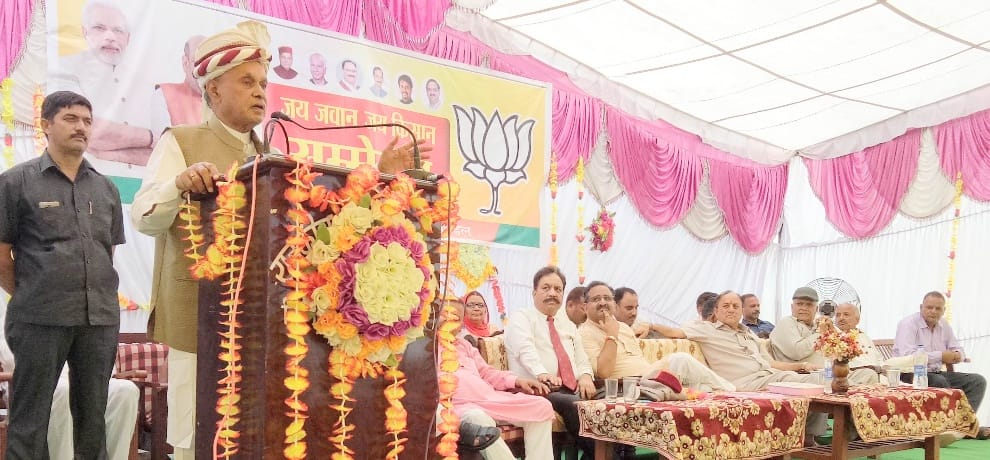 Himachal prem kumar dhumal targets cm virbhadra singh