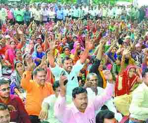 Shiksha Mitra protest against government