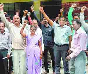 BSNL employee on strike