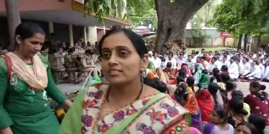 shikshamitra protest against Center and State Government at hamirpur