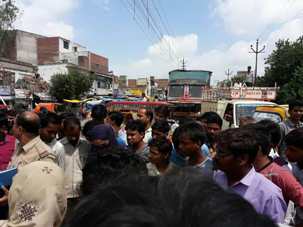 shikshamitra protesting outside office of hema malini in mathura