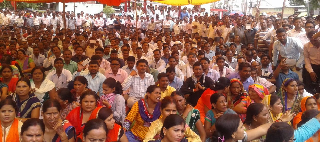 shikshamitra goes on road to protest