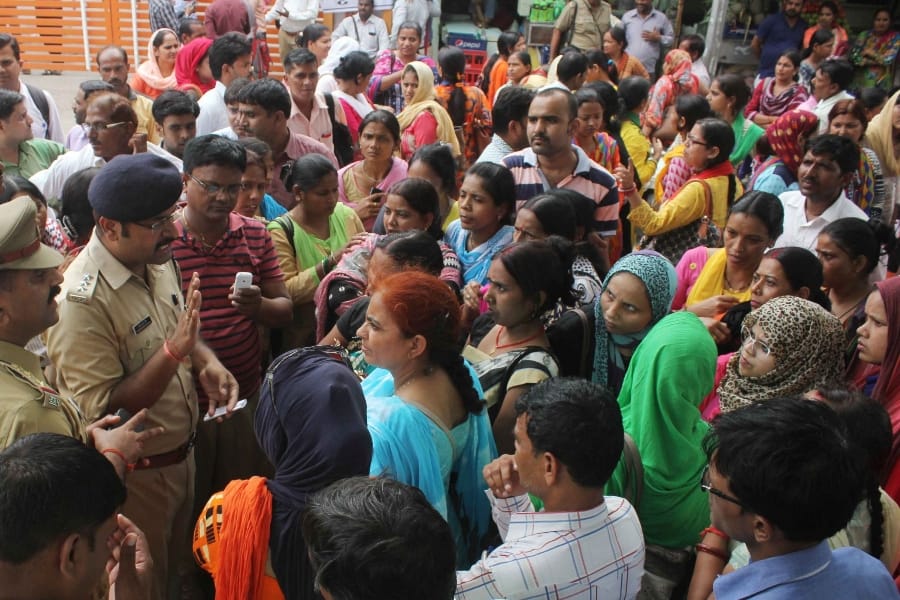  shikshamitra protest in Uttar Pradesh even after warning of Chief Minister.