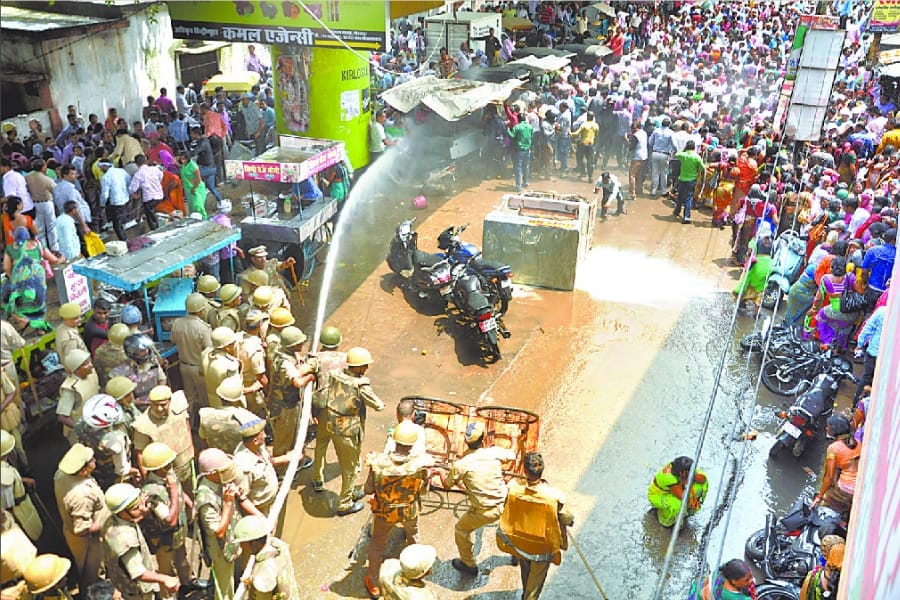 shikshamitra protest in all uttar Pradesh.