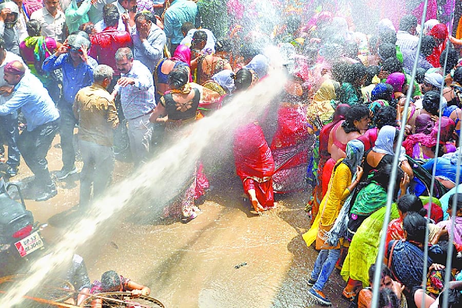 shikshamitra protest in all uttar Pradesh.