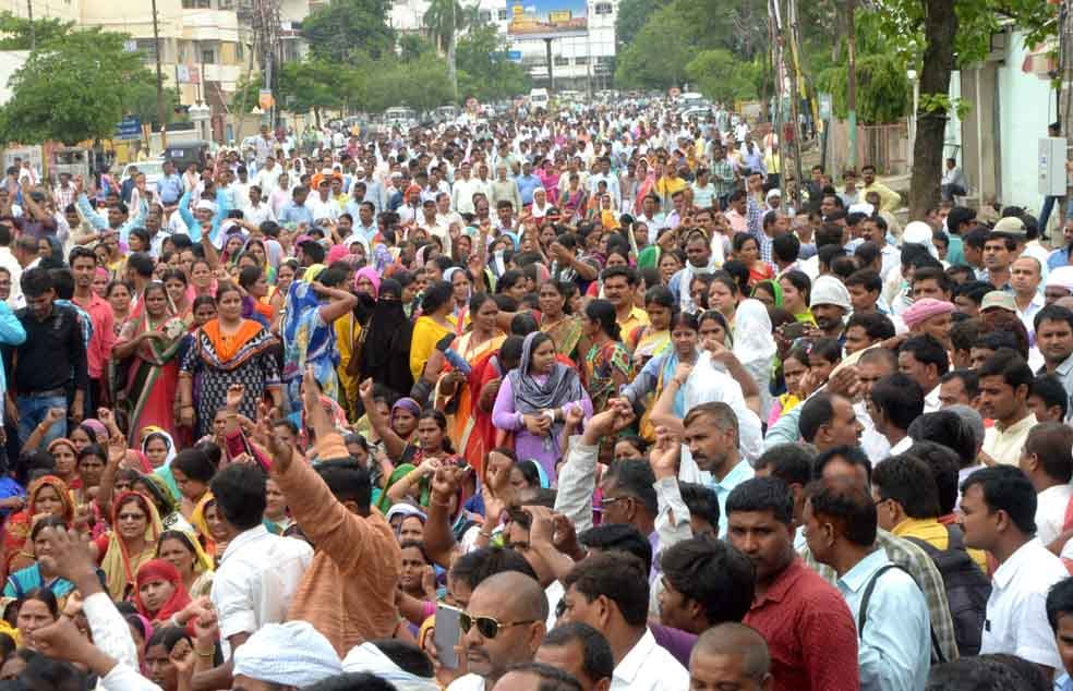 protest of sikshamitra Continuously third day in all purvanchal