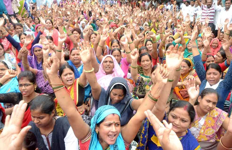 protest of sikshamitra Continuously third day in all purvanchal