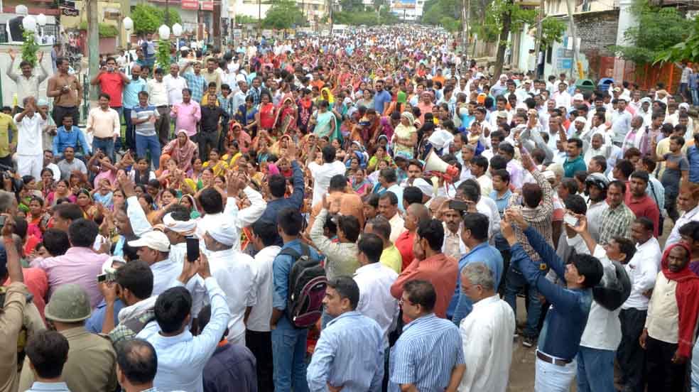 protest of sikshamitra Continuously third day in all purvanchal