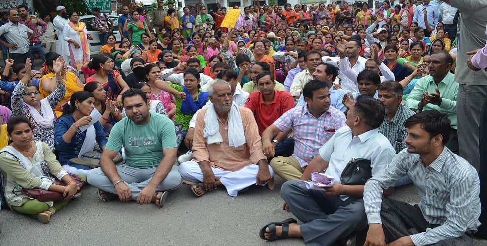 the high court ordered to appoint siksha mitra as an assistant teacher