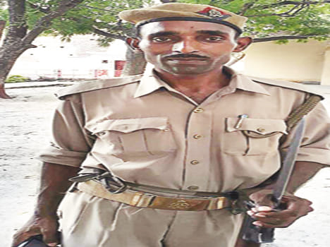 EO cook cheats one lakh from Homeguard