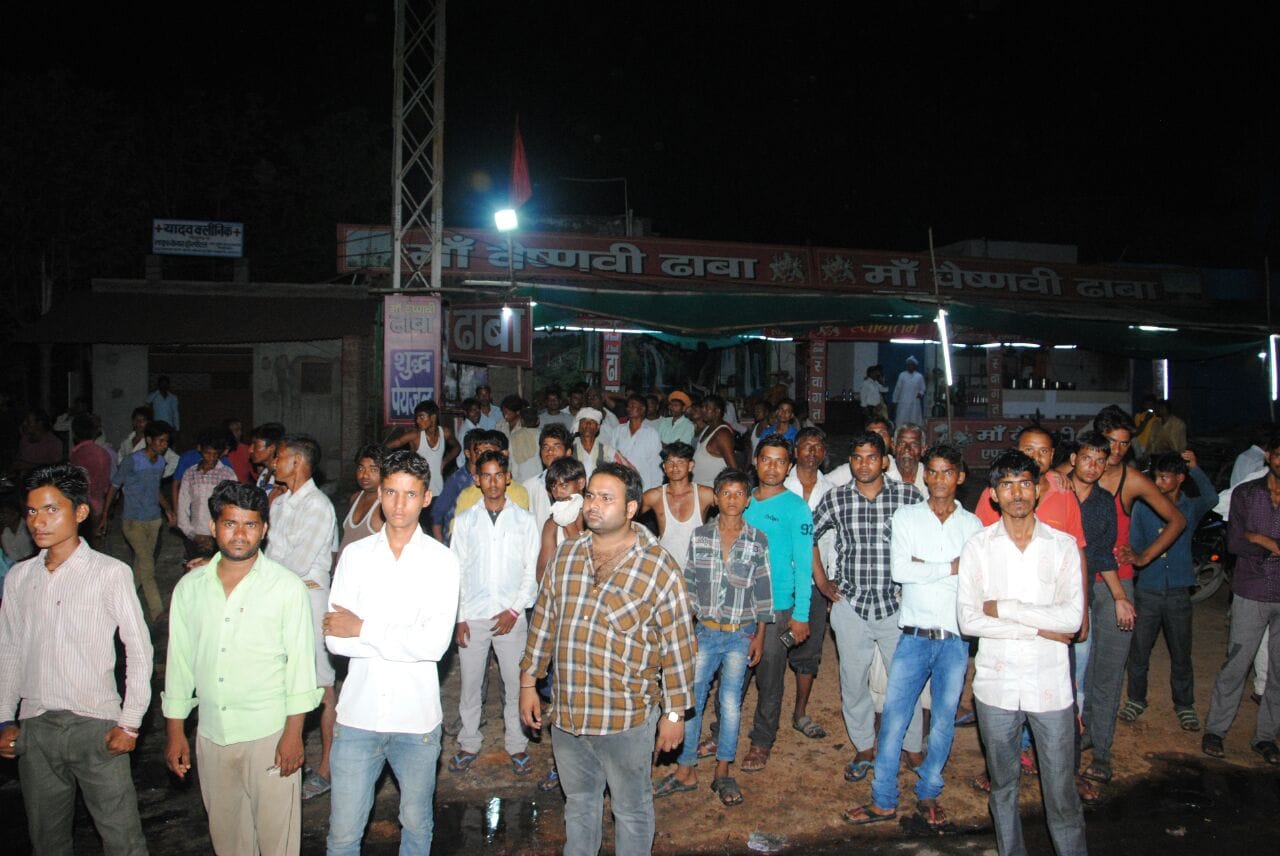 villagers in agra saved many life after accident in runkuta