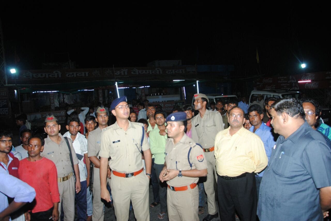 villagers in agra saved many life after accident in runkuta