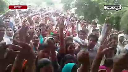  shikshamitra protest outside bsa office in baghpat