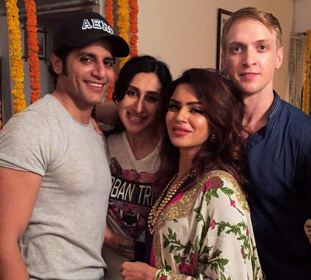 Aashka Goradia Engaged To Boyfriend Brent Goble Mouni Roy Karanvir Bohra Attended Ceremony