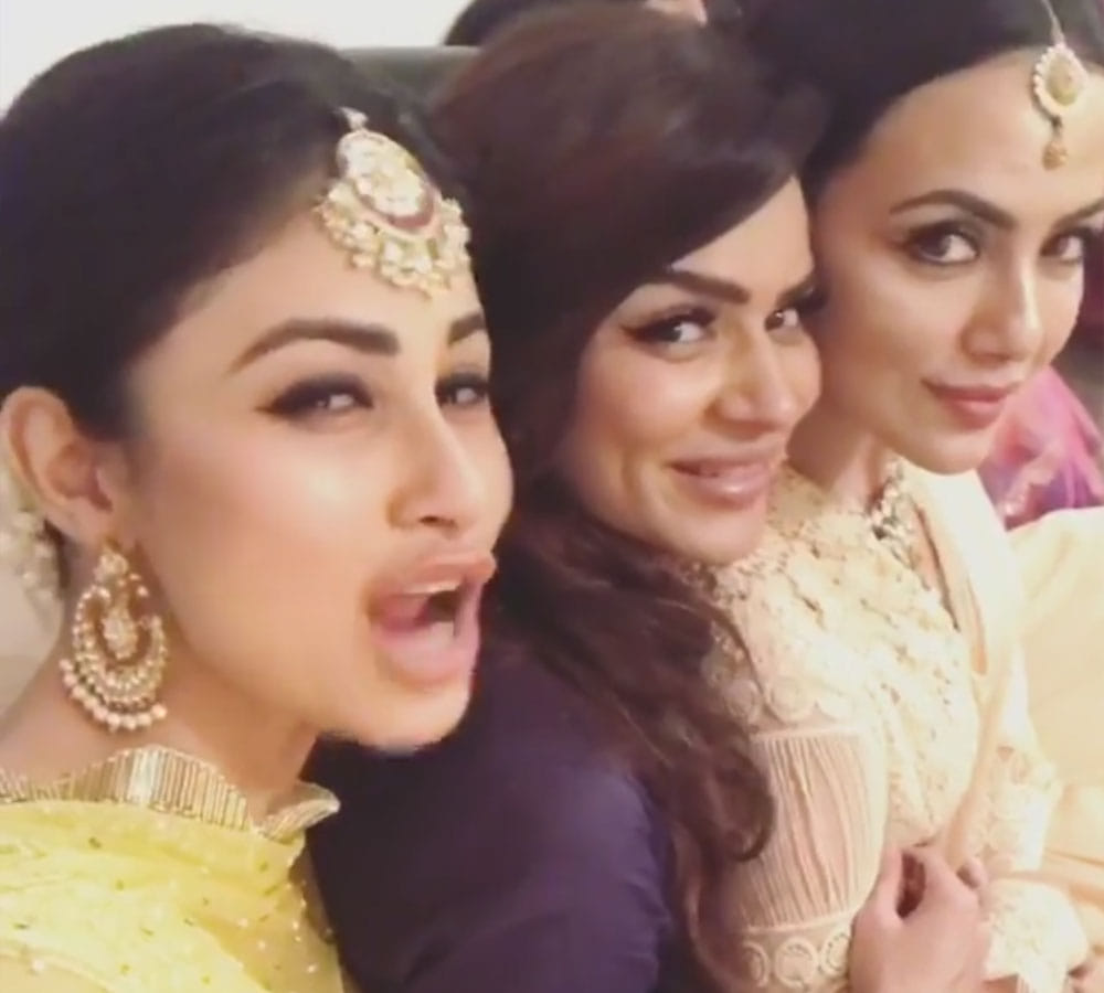 Aashka Goradia Engaged To Boyfriend Brent Goble Mouni Roy Karanvir Bohra Attended Ceremony