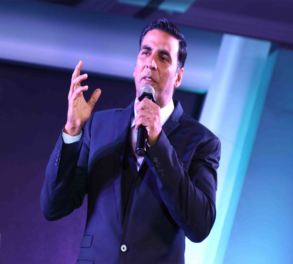 Akshay Kumar Not Happy With Ranbir Kapoor  Peeing In Public Will Gift Toilet Ek Prem Katha DVD