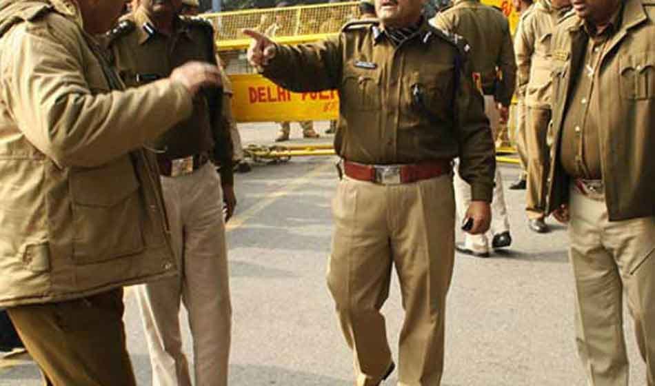 Dabangas beat SI to protest selling liquor