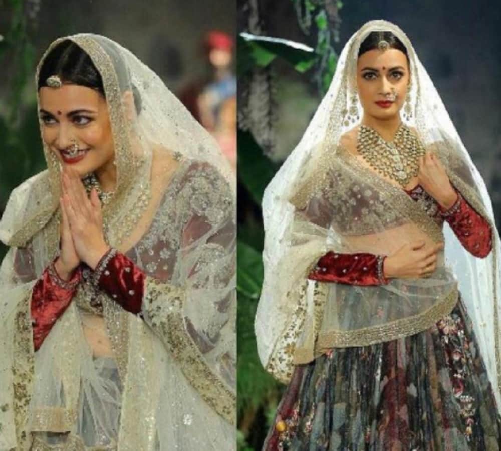 Dia Mirza walked the ramp for designer Anju Modi at ICW 2017 