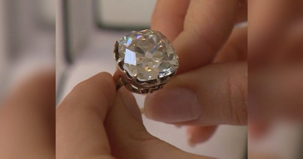 Women buys diamond ring flee market only to realise   real price after 30 years