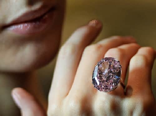 Women buys diamond ring flee market only to realise   real price after 30 years