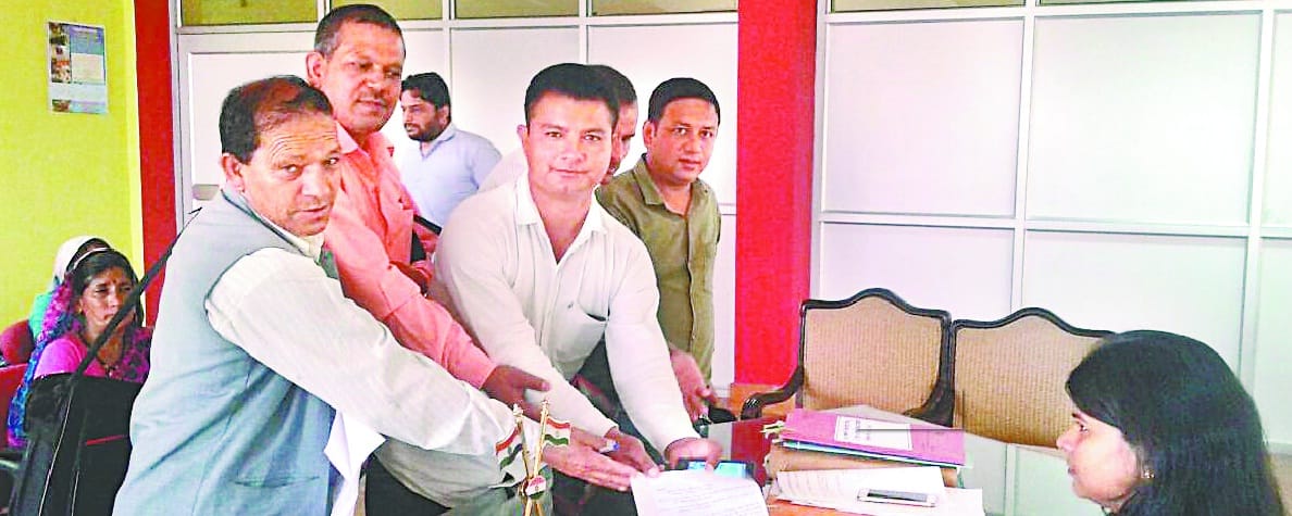 Demand for teacher deployment in Raprave Sumalgaon