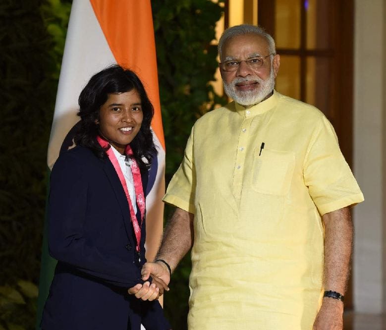 Cricketer mansi joshi and ekta bisht welcome in uttarakhand 