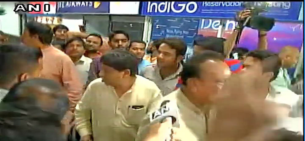 44 Gujarat Congress MLAs leave for Bengaluru