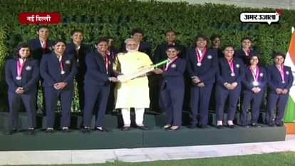india women cricket team gift autographed bat to pm narendra modi