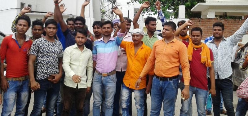 वेशधारी साधु की गिरफ्तारी पर हिंदू संगठन ने थाना घेरा