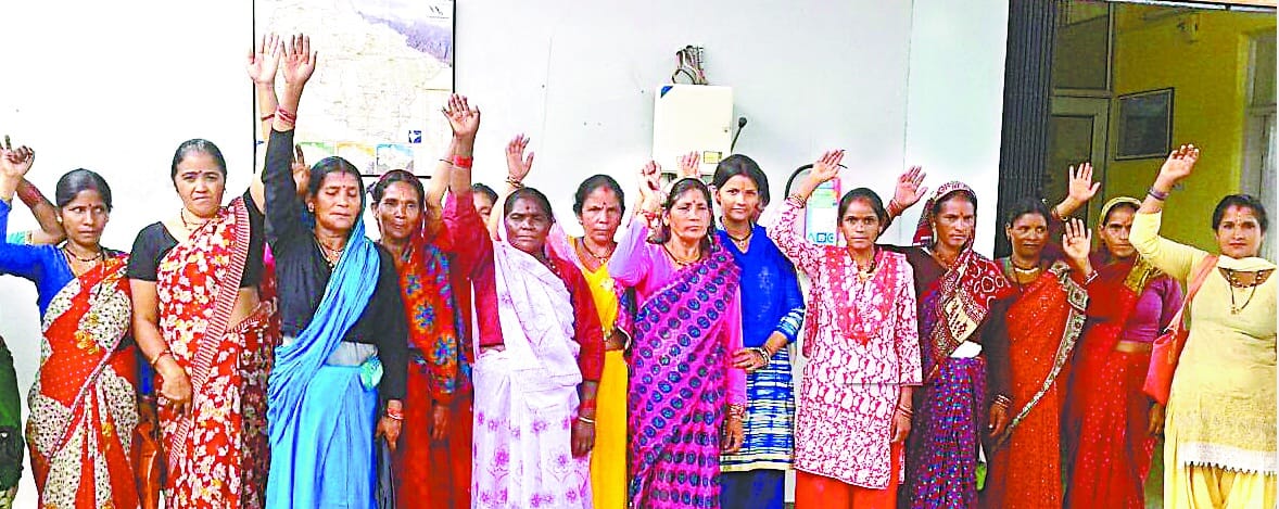 Sloganeering in the collectorate against liquor businessmen