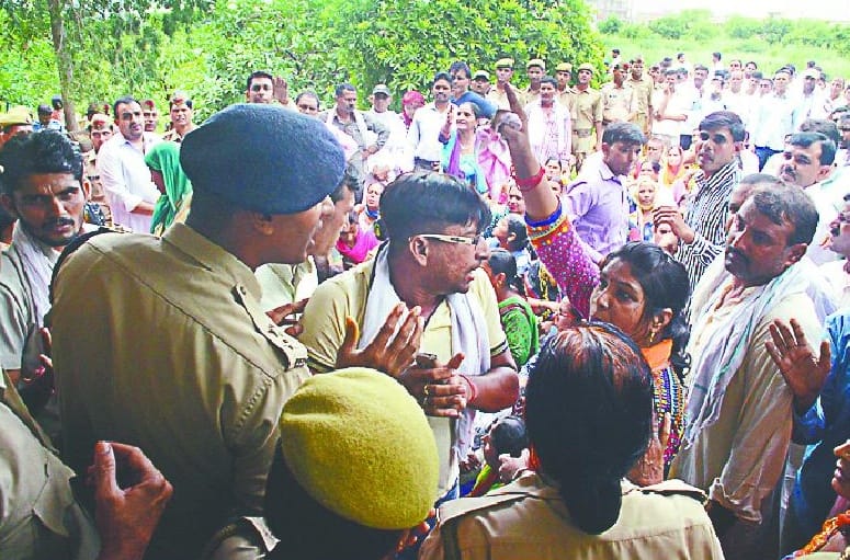 Shikmitra on the road, locked in the BSA office